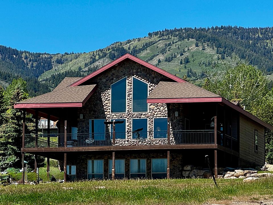 1st image of 7 Lake Circle Dr