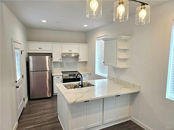 3rd image of 5967 Bagley Ave #1
