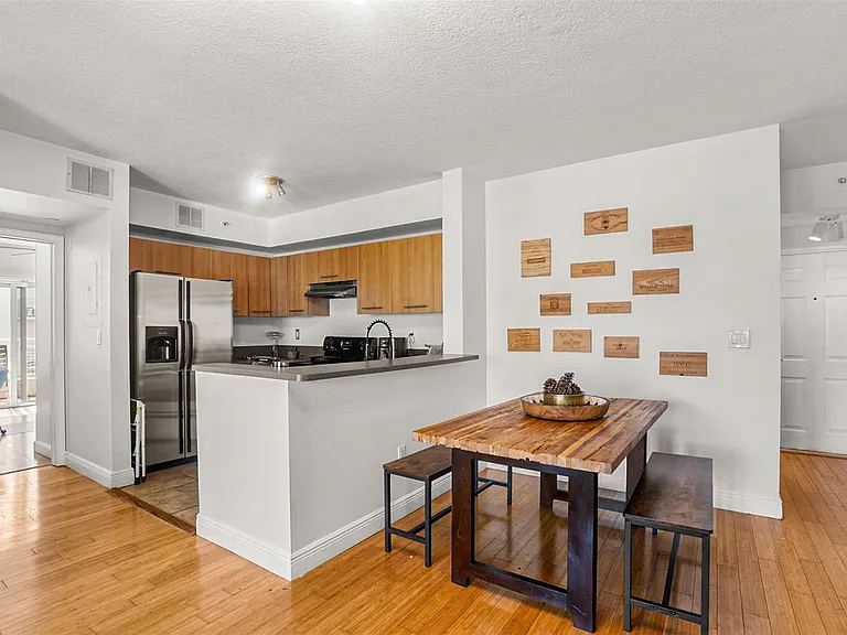 471 NE 25th St #503 — Photo 15