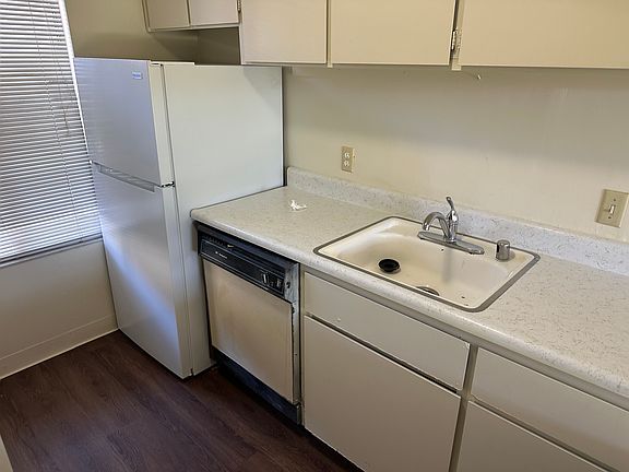 4th image of 975 Murrieta Blvd #37