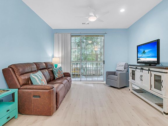 4th image of 1600 Long Grove Dr Unit 1316
