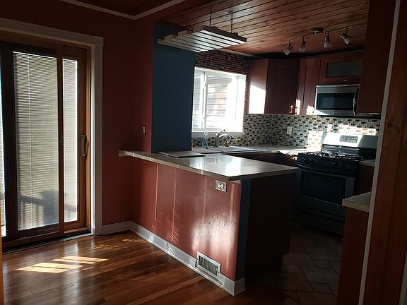 3rd image of 5846 Edgehill Dr