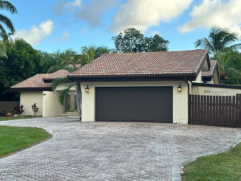 11460 SW 1st Ct — Photo 2