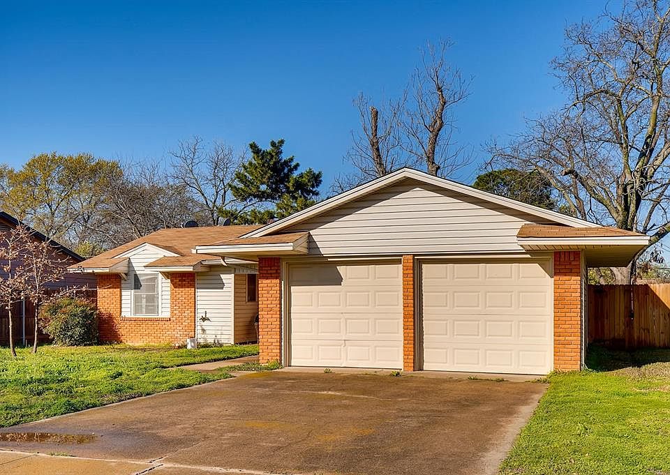 1st image of 820 Ravenwood Dr