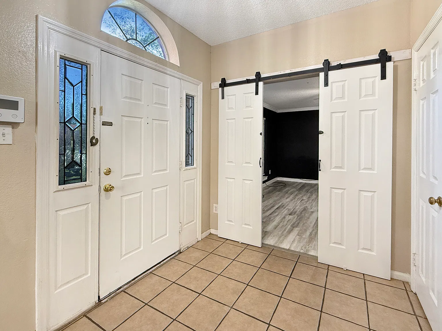5 bed, 2410 sqft, $2,700 — Photo 3