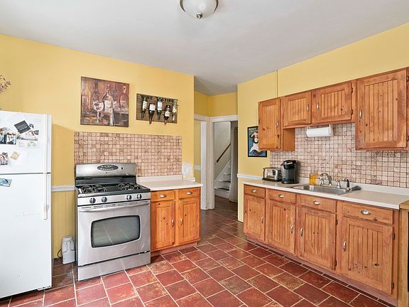 Eat-in Kitchen
