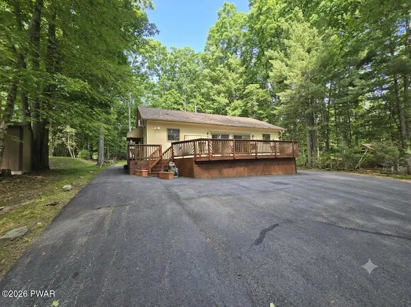24 Lakeside Dr, Lakeville, PA 18438