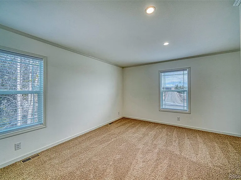 904 W 6th St — Photo 14