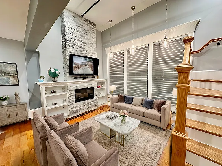 11 S Mason St #6 — Photo 2