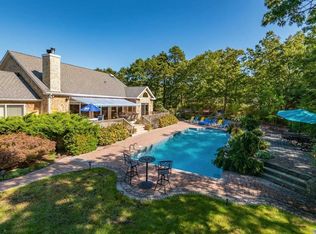 27 Hildreth Rd S, Hampton Bays, NY 11946