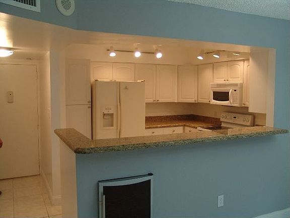 Opne bar w/ wine fridge & granite coutnertop 