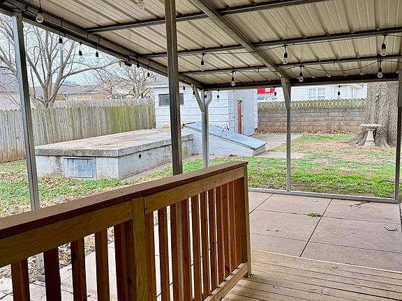 4th image of 1905 W Ash Ave