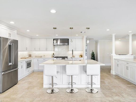 3rd image of 350 Bow Line BEND