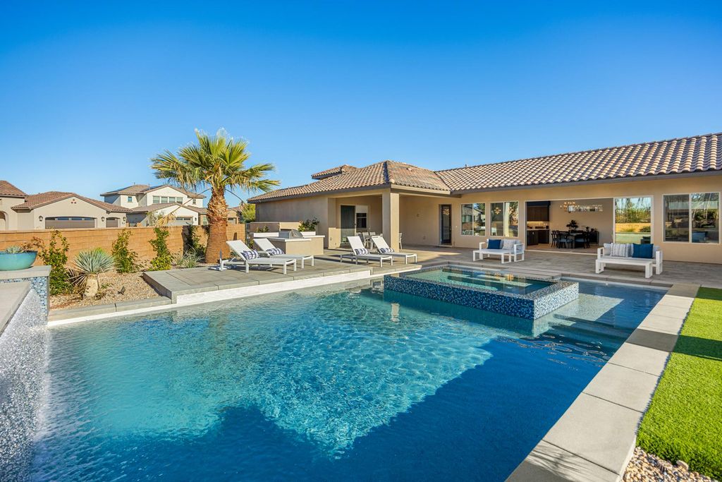 80031 Champions Way photo 1