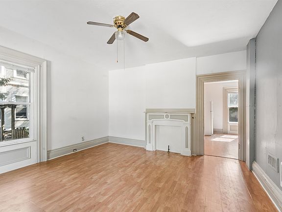 5th image of 840 Jackson St #1