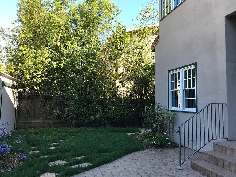 1243 Oak St — Photo 31