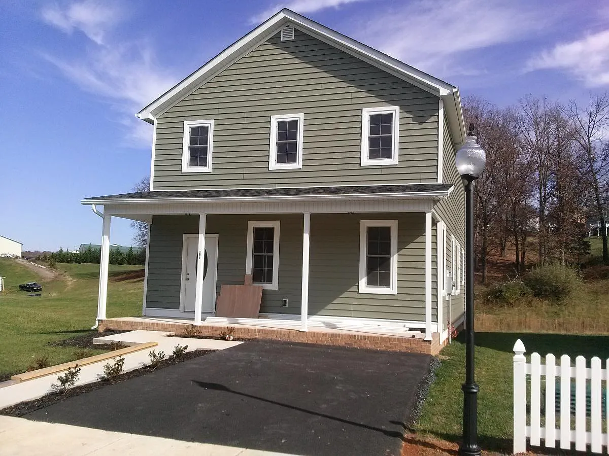 209 Midvale Crossing — Photo 2