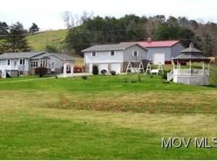 1128 Sun Valley Rd, Washington, WV 26181