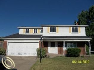 32471 Kelly Rd, Fraser, MI 48026