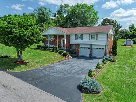 5th image of 202 Dobson Dr