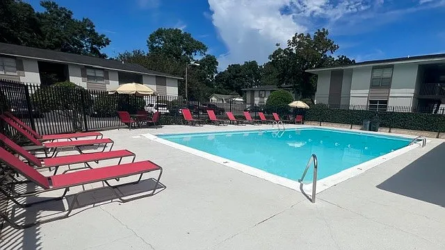 Twin Oaks Apartments — Photo 3