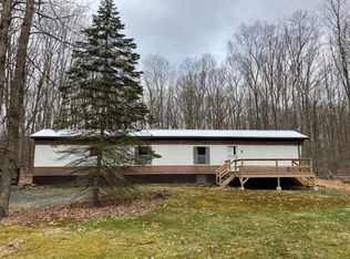 20 Deer Park Ln, Hawley, PA 18428