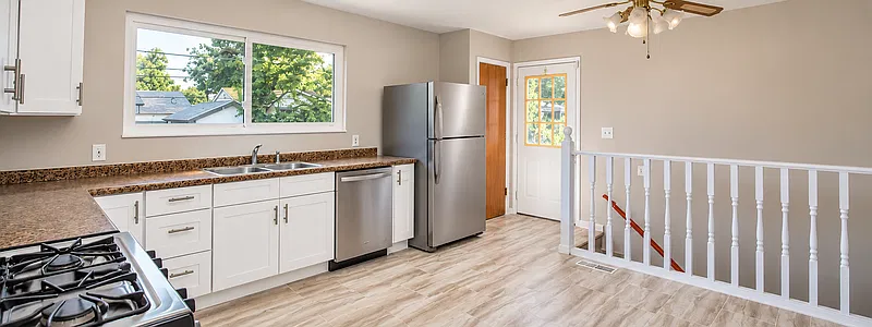 3 bed, 2.5 bath, 1660 sqft, $1,900 — Photo 4