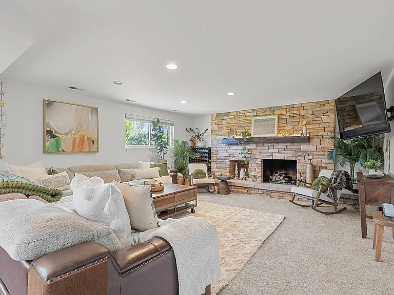 6976 Green Willow Ct — Photo 9