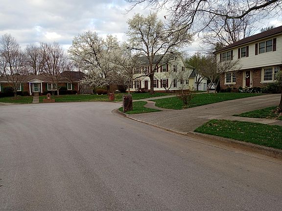 Cul-de-sac at an excellent neighborhood