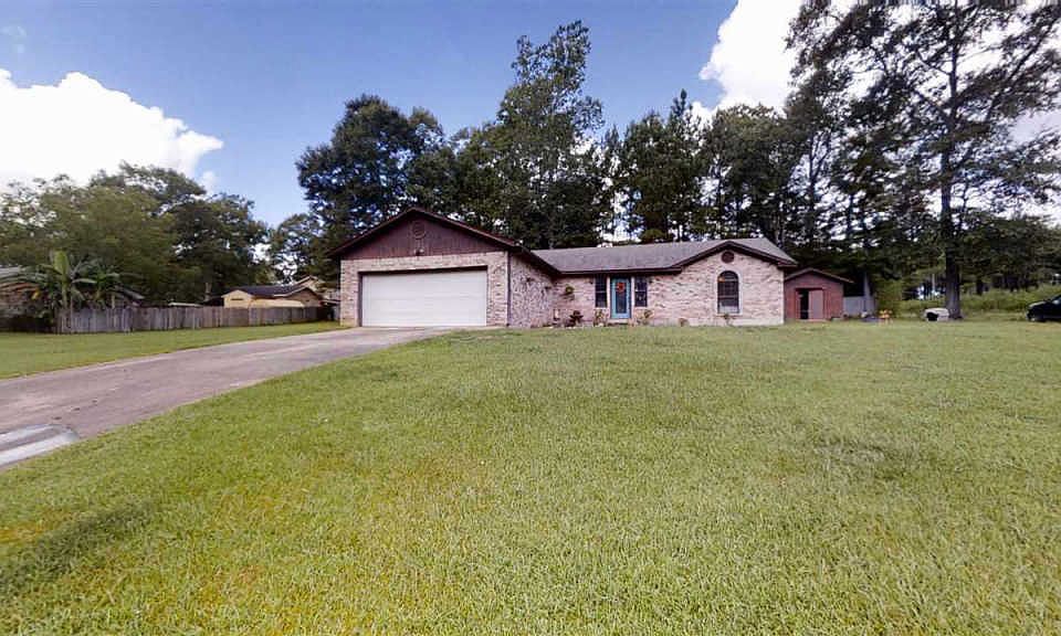 1st image of 260 Rosewood Dr