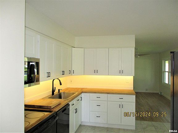 3rd image of 3611 Magnolia Ct