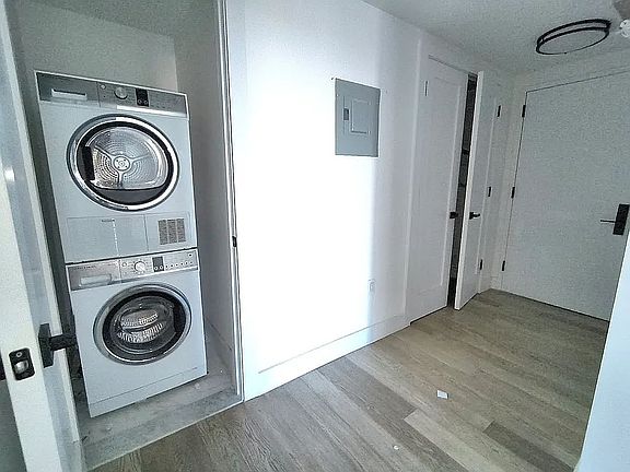 4th image of 1673 Ocean Ave #7E