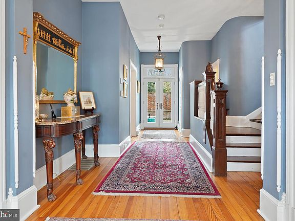 5th image of 121 W Church St