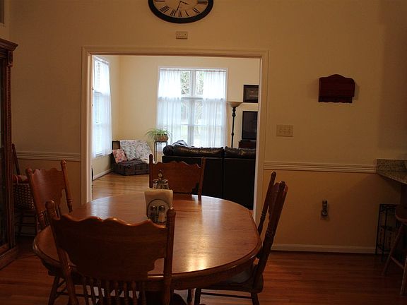 4th image of 124 Sunset Ct
