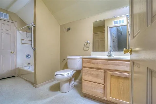 402 W Washington St #C — Photo 10
