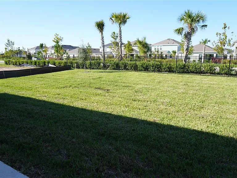 5450 Wayfarer Ave — Photo 32