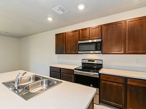 5th image of 15043 Wildflower Cir