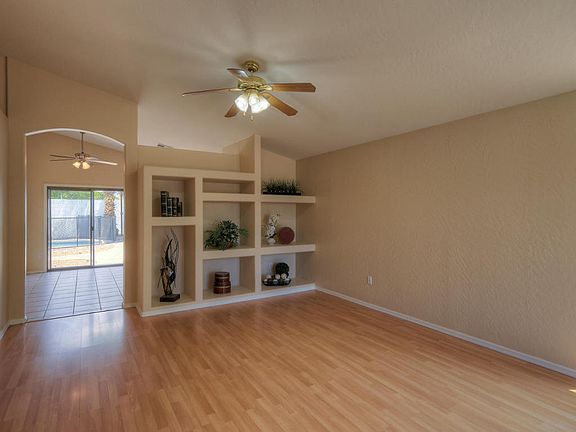 4th image of 870 E Ross Ave