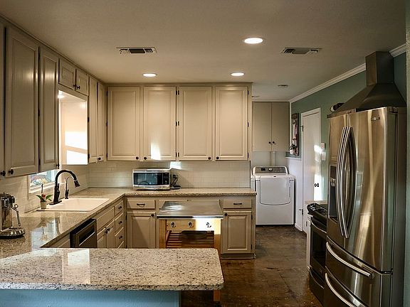 4th image of 1605 W Pecan Ave