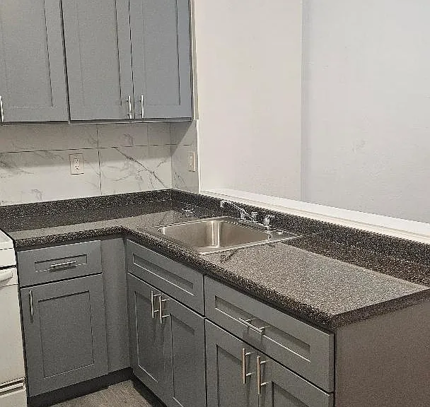 4936 Locust St — Photo 5