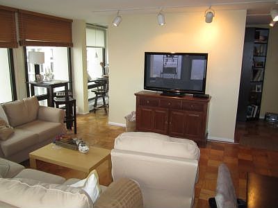 Living room (alt view)