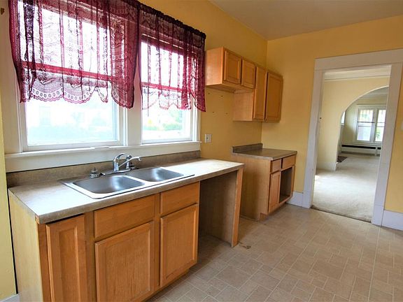 4th image of 1192 Sanford St