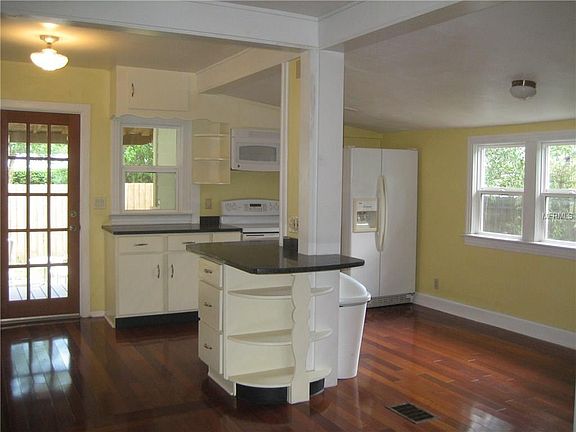 2nd image of 1102 W Peninsular St