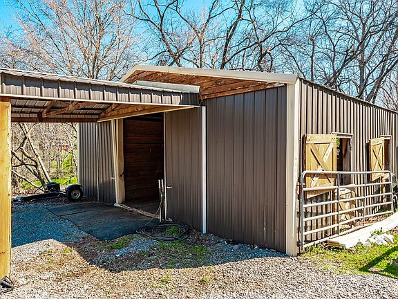 14th image of 655 Cummings Ln