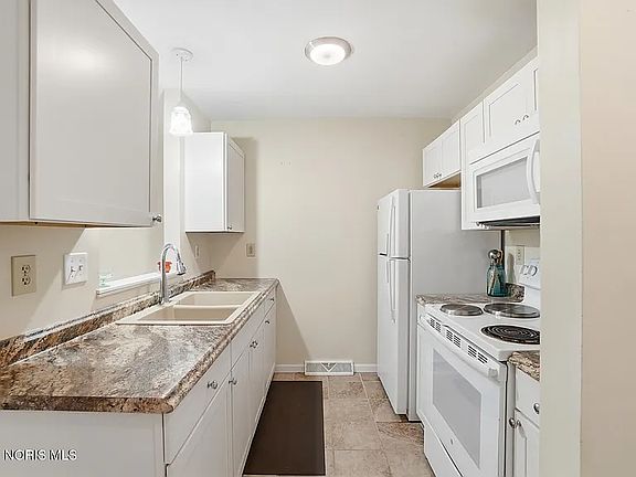 5th image of 713 Hart Ave #713