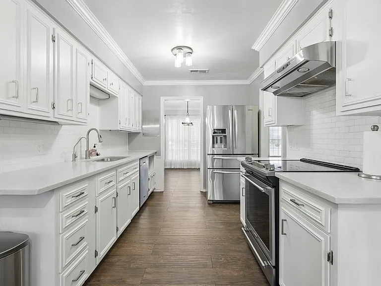 2404 Goddard Ct — Photo 9
