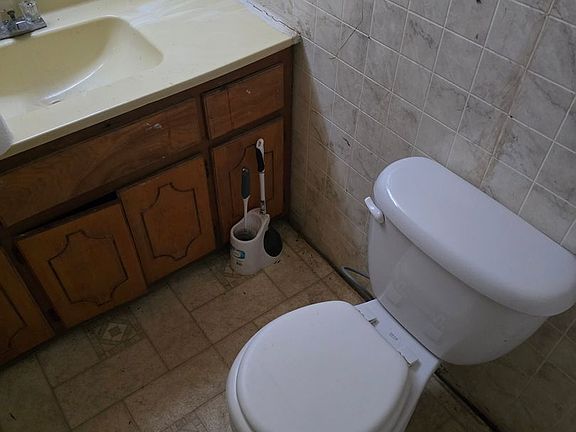 5th image of 2747 Hickman Rd #8