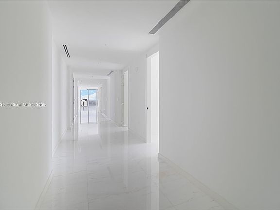 5th image of 300 Biscayne Boulevard Way #4201