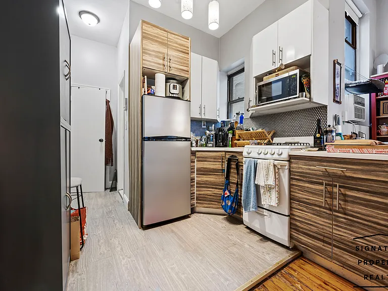 481 Montgomery St #1F — Photo 6