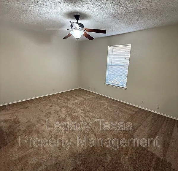 1118 N Nolan River Rd #A — Photo 10